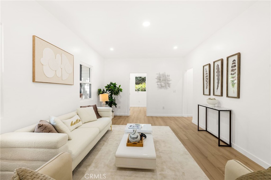 627 E Villa Street Property Photo 32