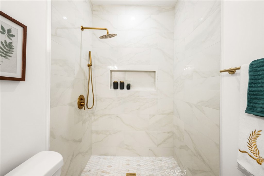 627 E Villa Street Property Photo 37