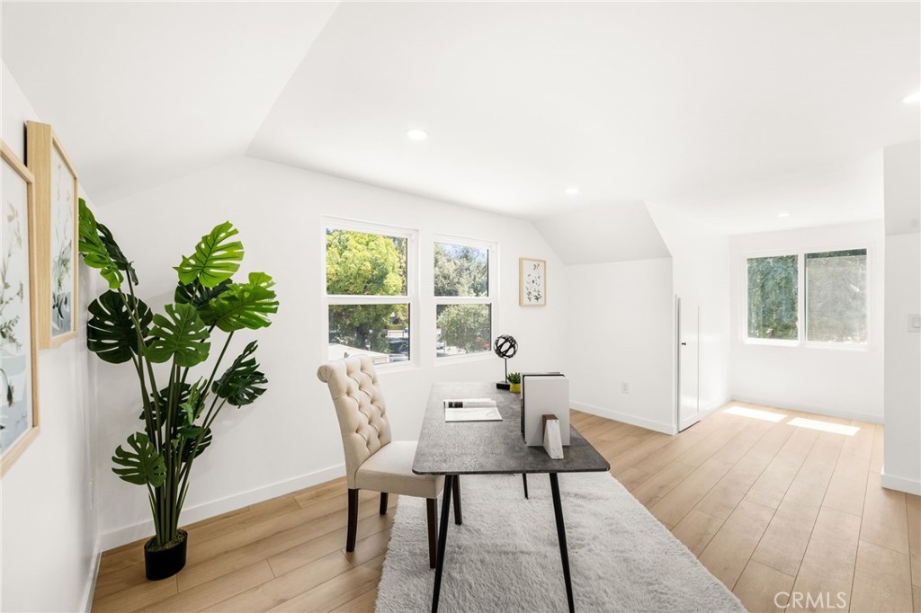 627 E Villa Street Property Photo 46