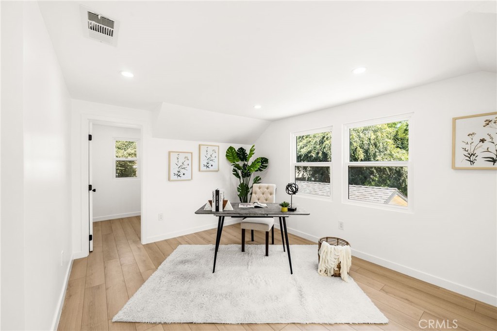 627 E Villa Street Property Photo 47