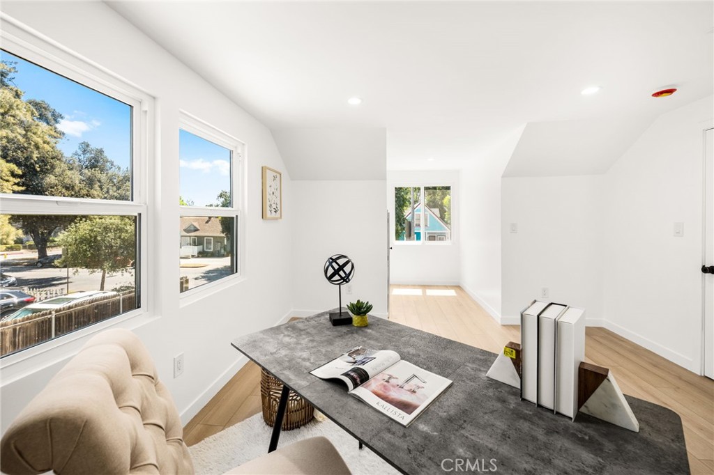 627 E Villa Street Property Photo 50