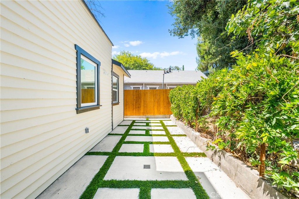 627 E Villa Street Property Photo 53