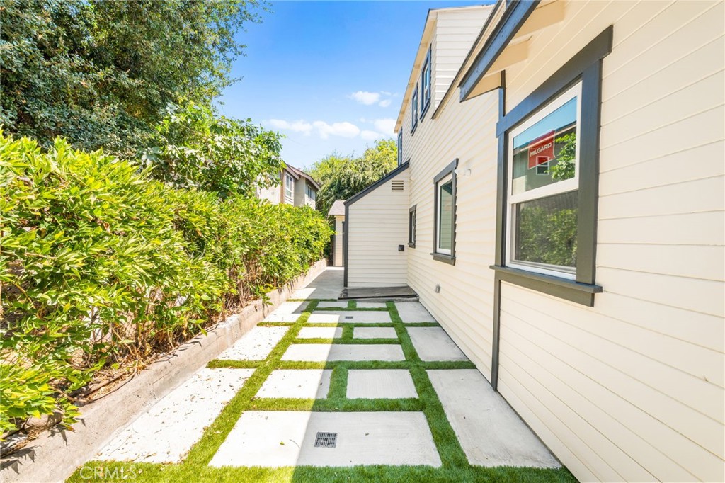 627 E Villa Street Property Photo 54