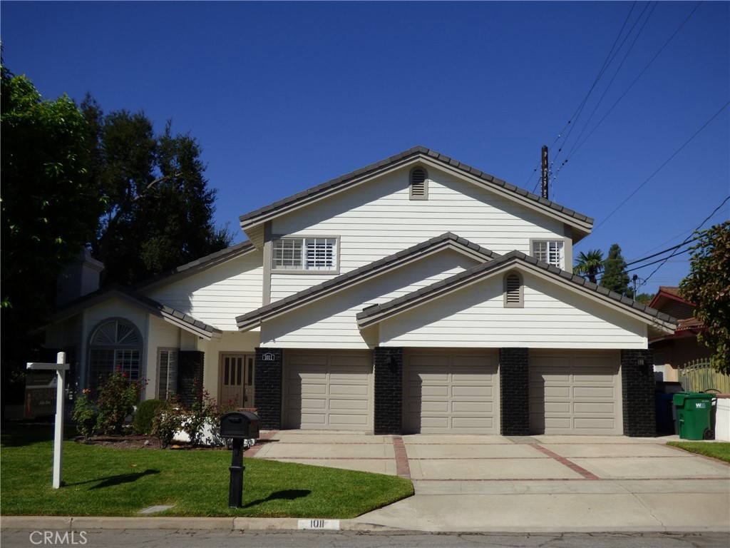 1011 Rodeo Road Property Photo 1