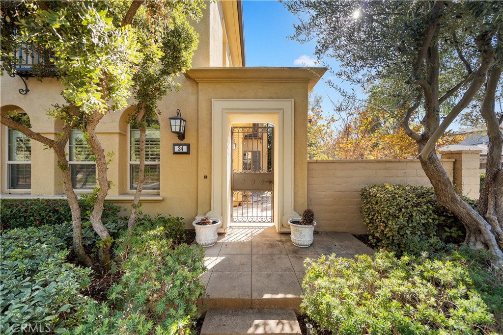 34 Upperbend Property Photo 3