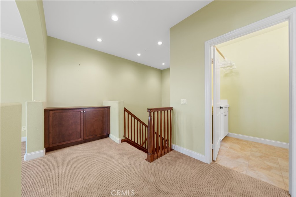 34 Upperbend Property Photo 15