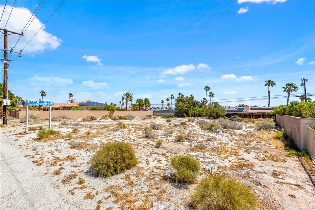 2260 N Sunrise Property Photo 2