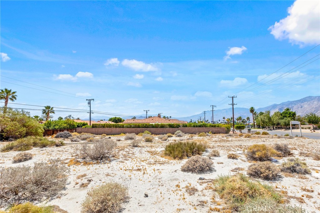 2260 N Sunrise Property Photo 5