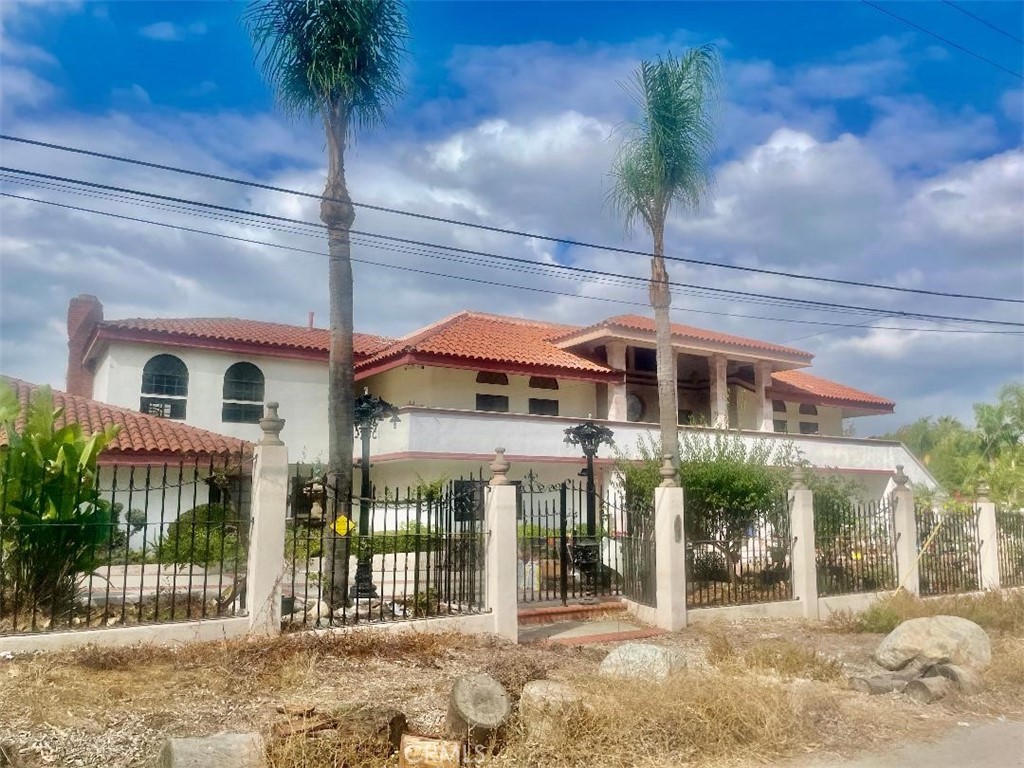 2445 Desire Property Photo