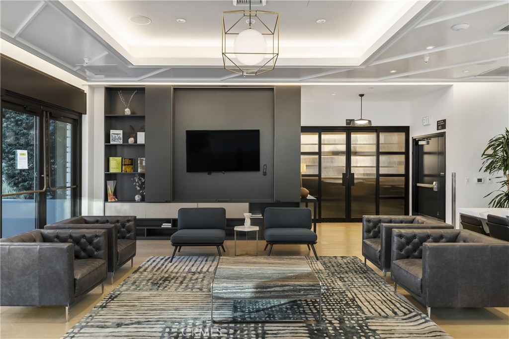 400 S Broadway 924 Property Photo 3