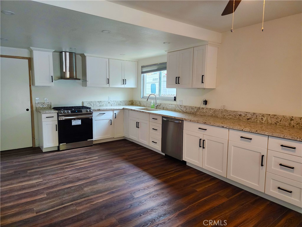 2523 Deerpark Drive Property Photo 3