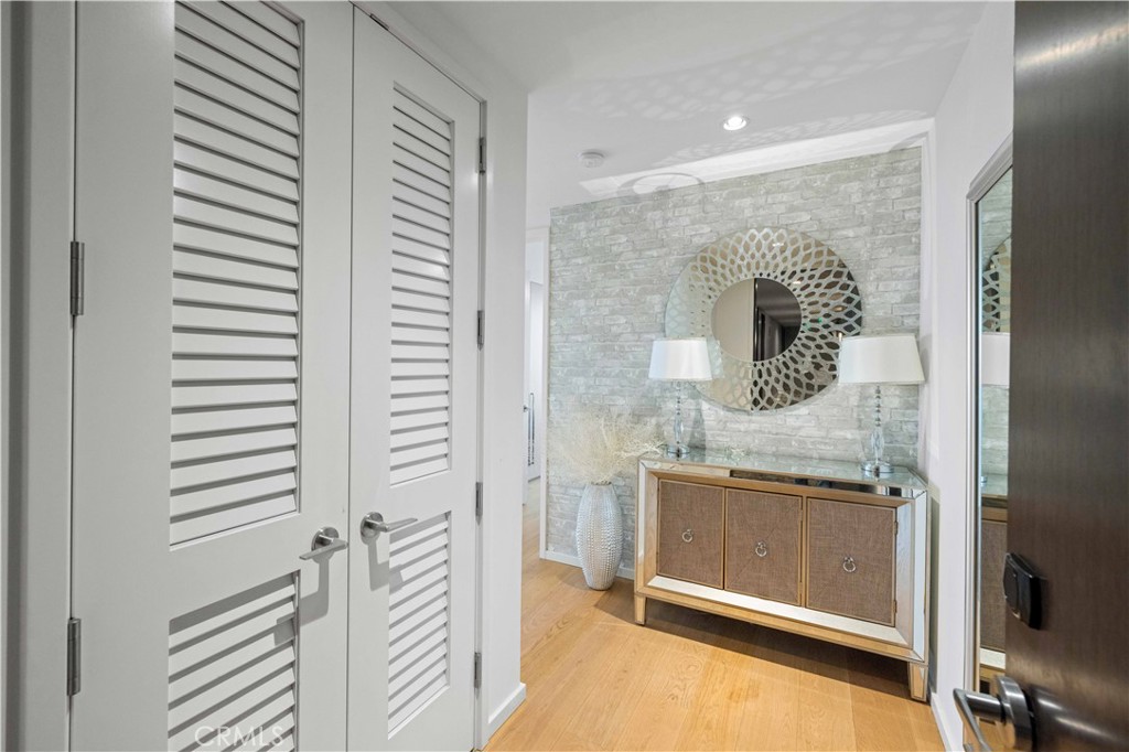 877 Francisco St 4111 Property Photo 17
