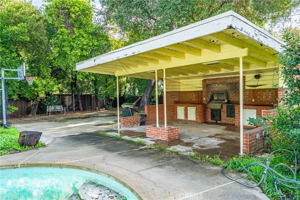 1210 Rodeo Road Property Photo 2