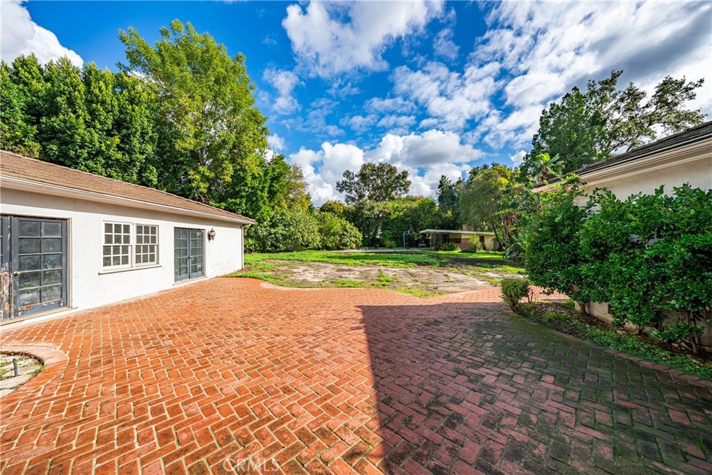 1210 Rodeo Road Property Photo 7