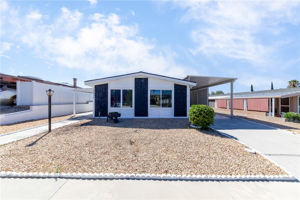 40975 Laredo Trail Property Photo 1
