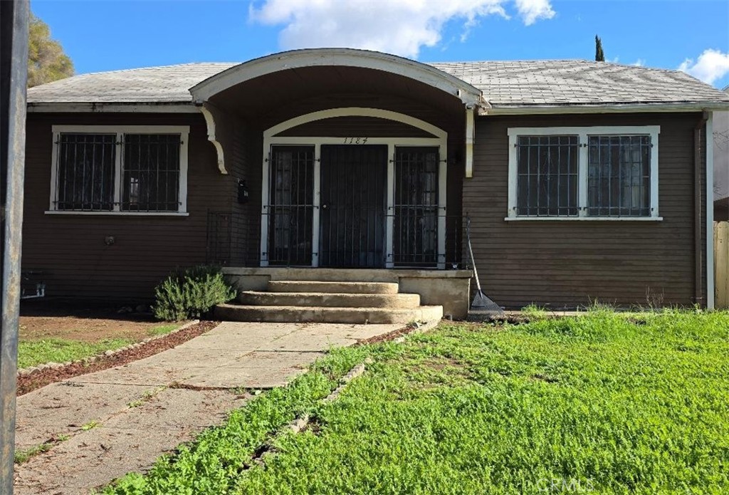 1184 N Kenmore Property Photo 1