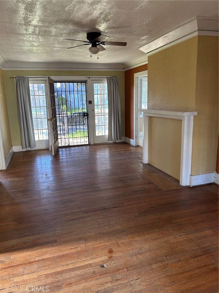 1184 N Kenmore Property Photo 2