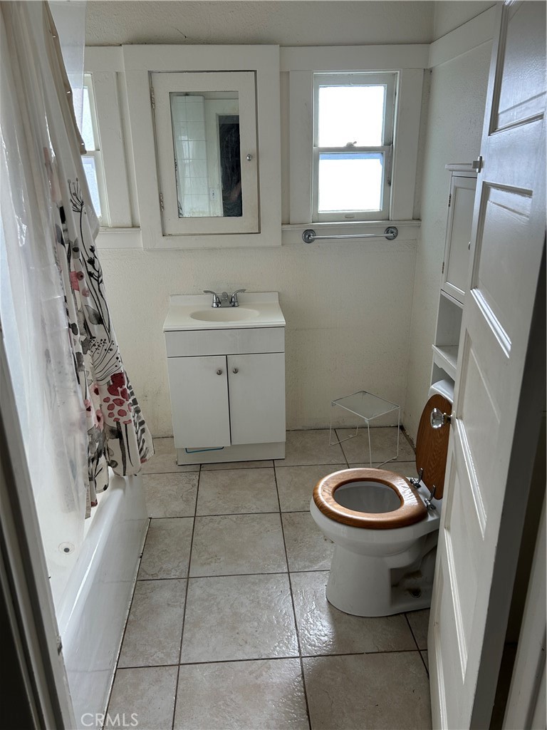 1184 N Kenmore Property Photo 6
