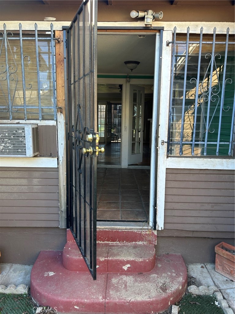 1184 N Kenmore Property Photo 8