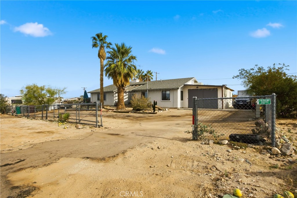 7725 Sahara Property Photo 2