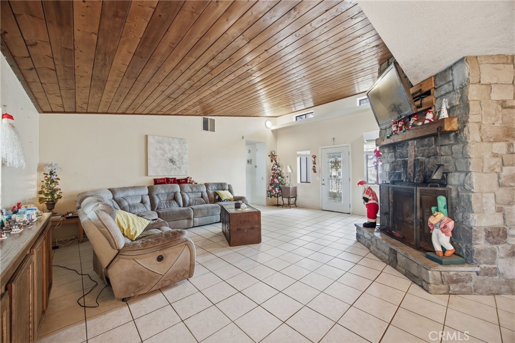 7725 Sahara Property Photo 5