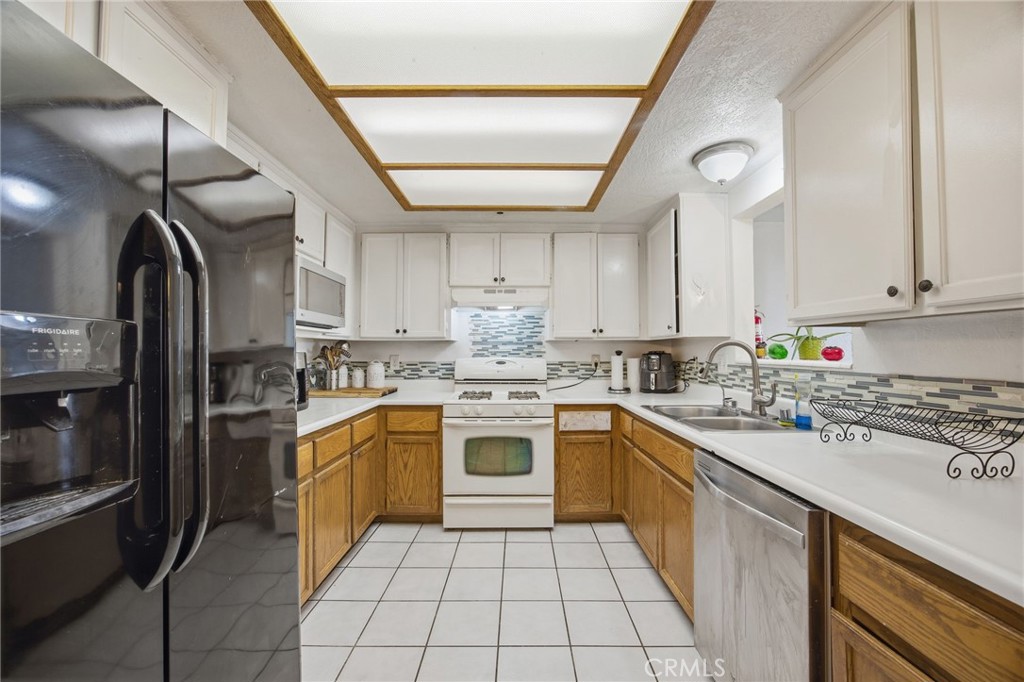 7725 Sahara Property Photo 6