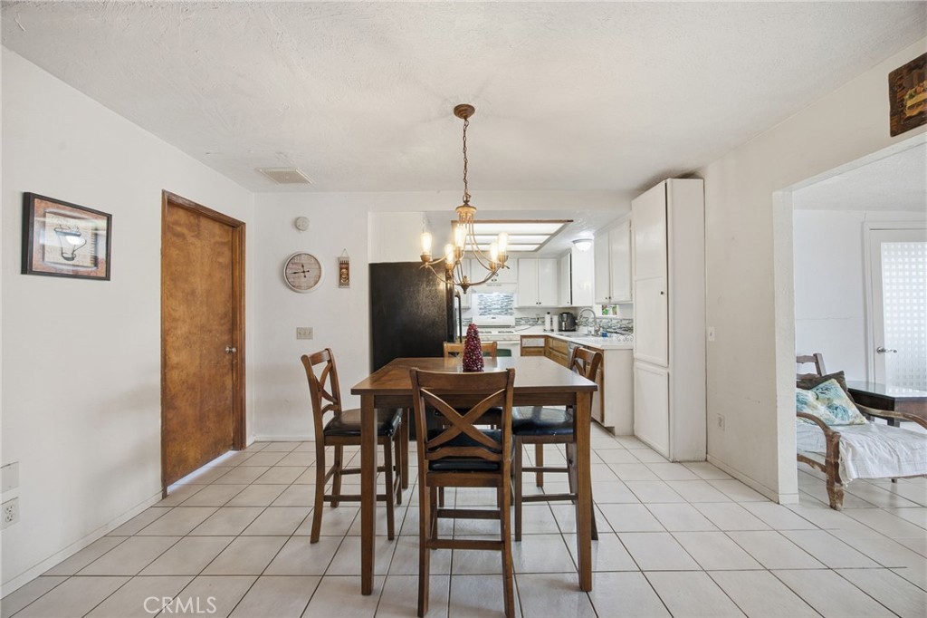 7725 Sahara Property Photo 7