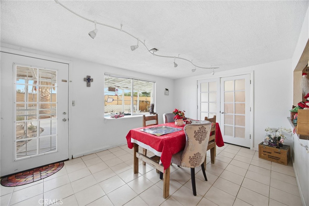 7725 Sahara Property Photo 8