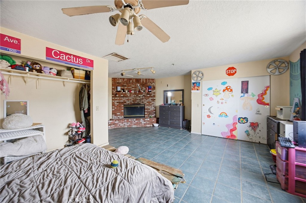 7725 Sahara Property Photo 16