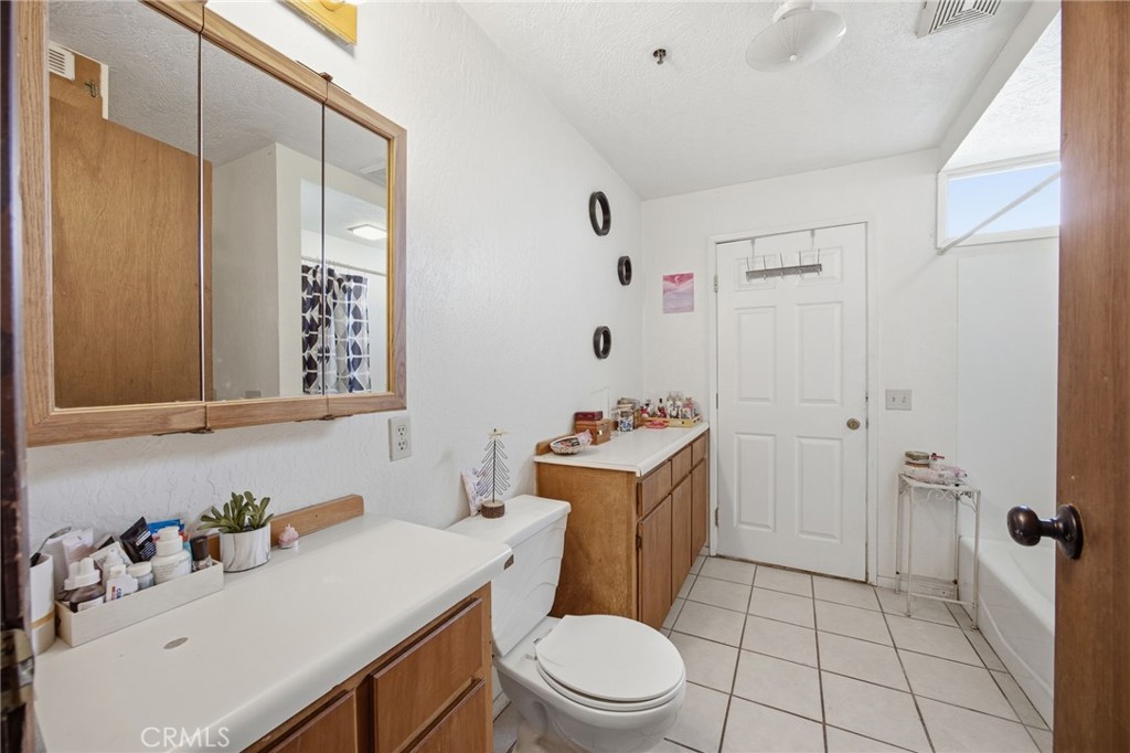 7725 Sahara Property Photo 18