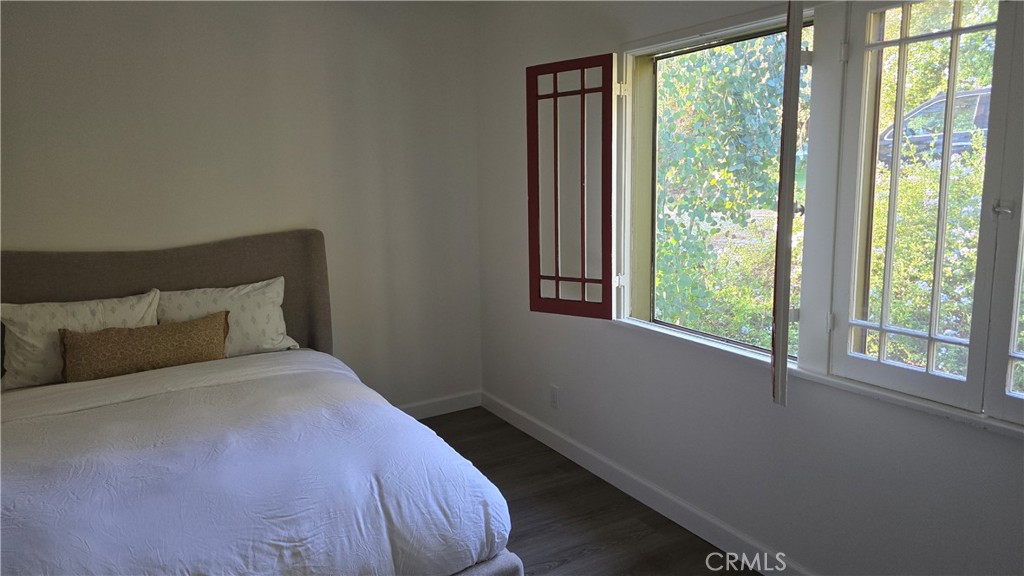 4739 Huntington Drive N Property Photo 8
