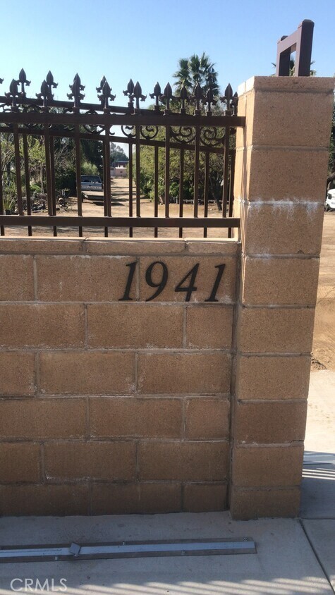 1941 Darby Street Property Photo 4