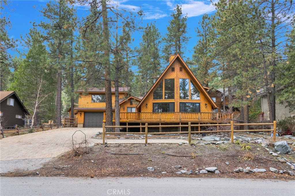 985 Pheasant Property Photo 3