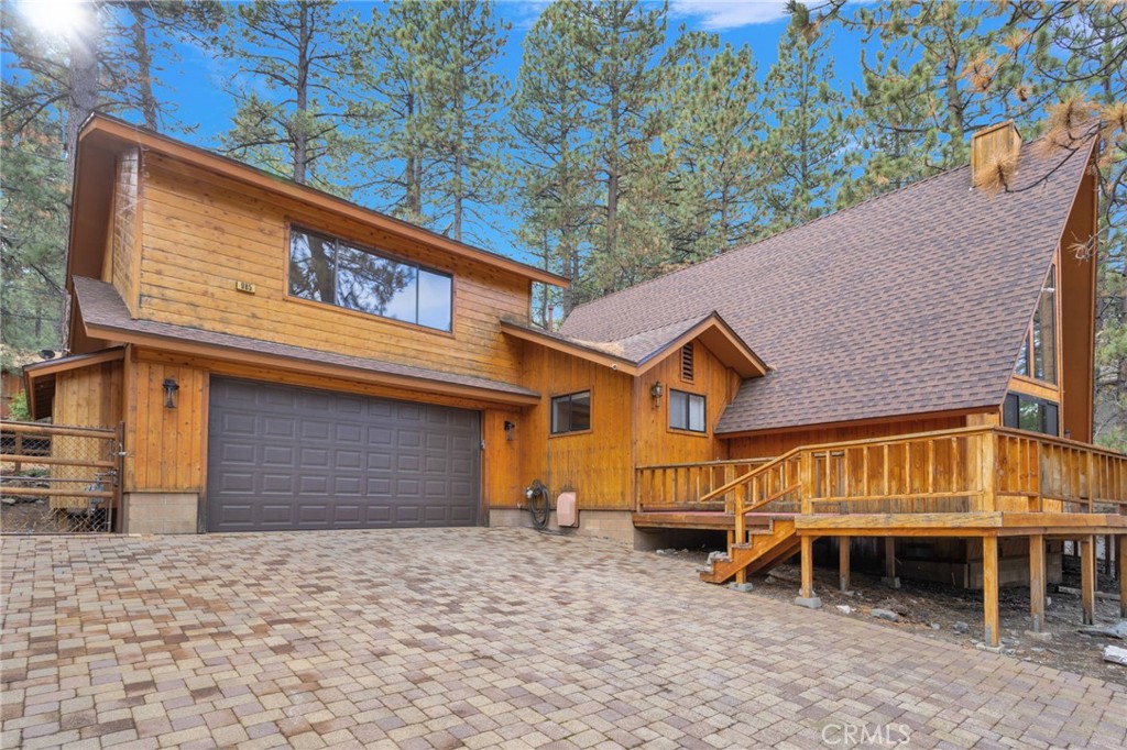 985 Pheasant Property Photo 4