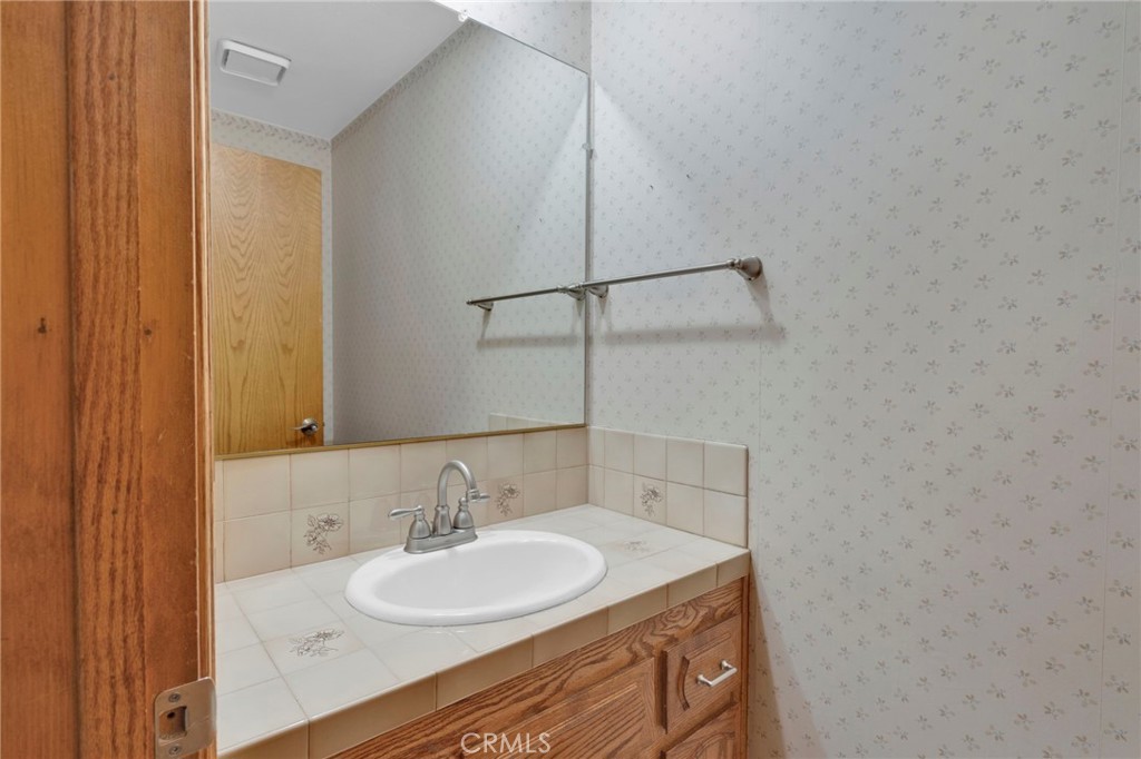 985 Pheasant Property Photo 23