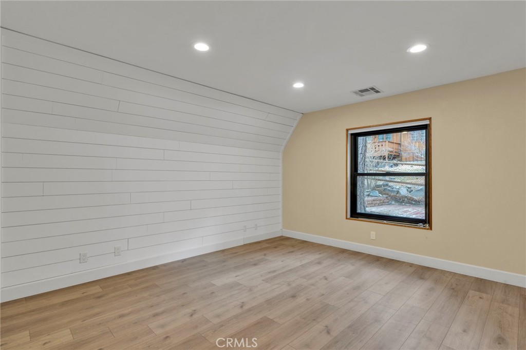 985 Pheasant Property Photo 24