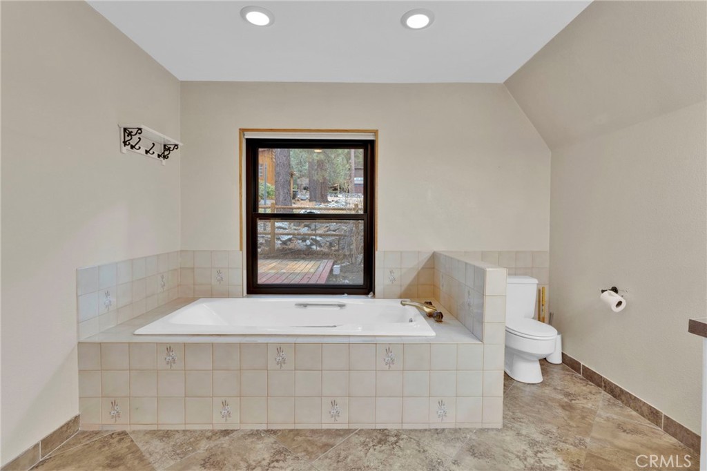 985 Pheasant Property Photo 27