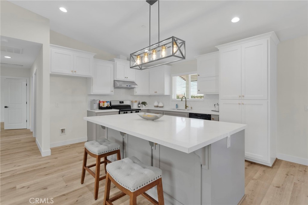 20190 Osseo Road Property Photo 5