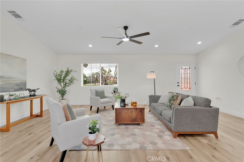 20190 Osseo Road Property Photo 6