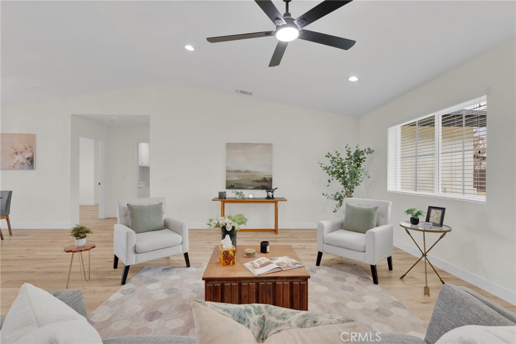 20190 Osseo Road Property Photo 14