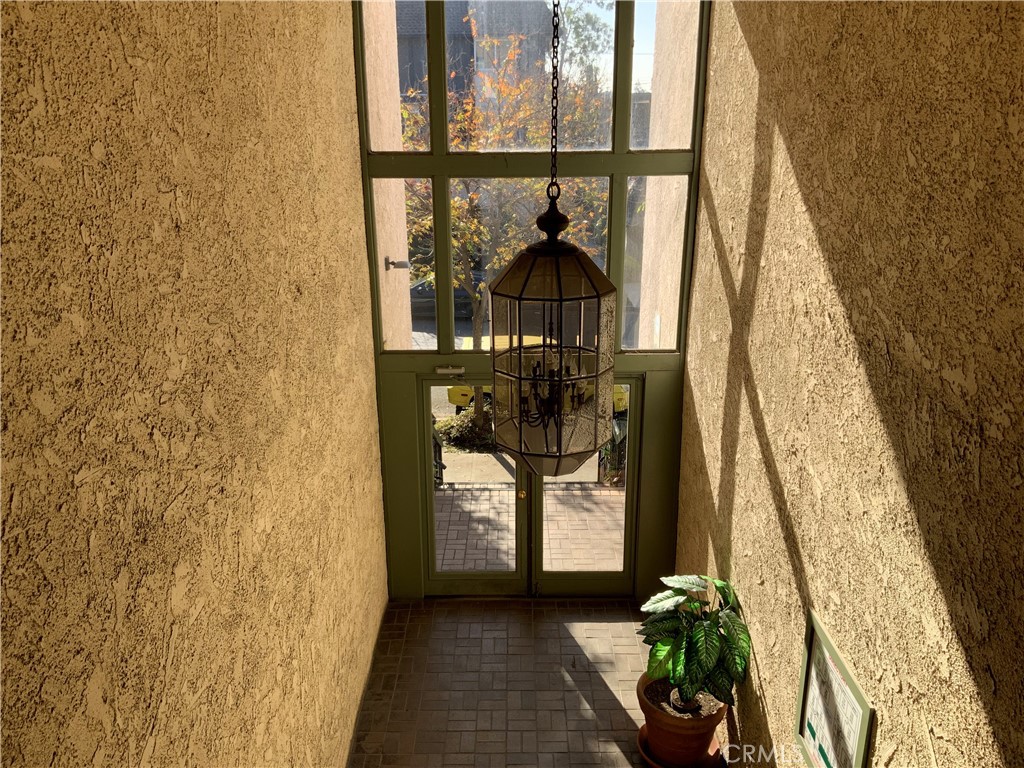 409 Burchett 220 Property Photo 5