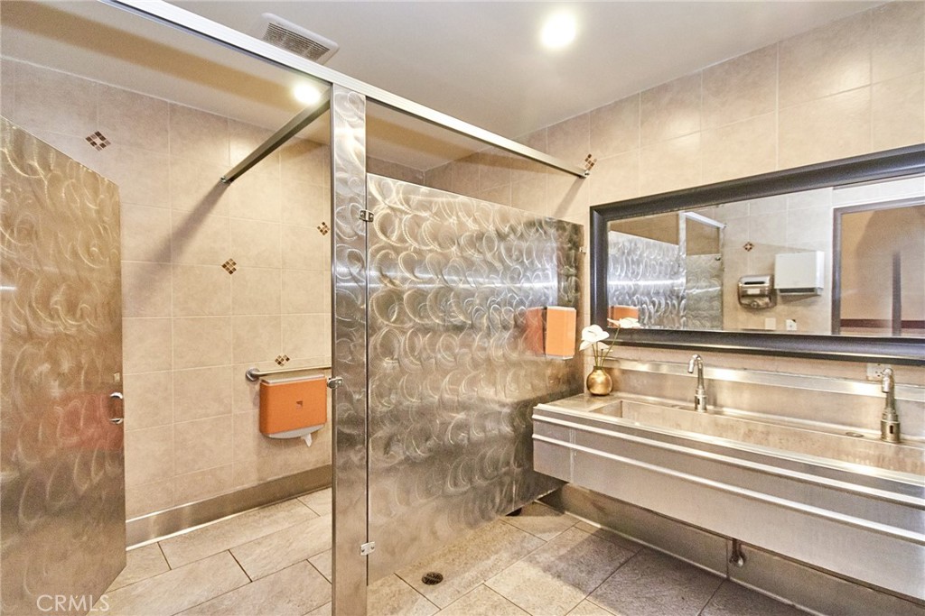Las Tunas Dr. Property Photo 11