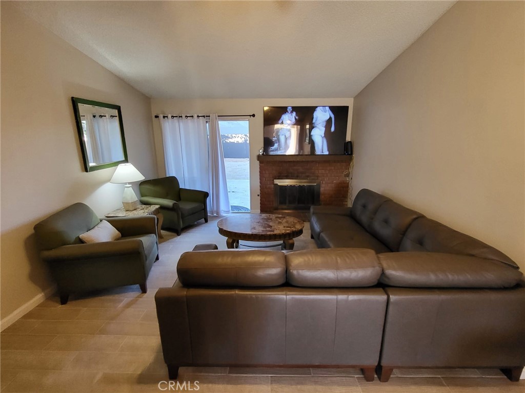 44025 Glenraven Property Photo 3