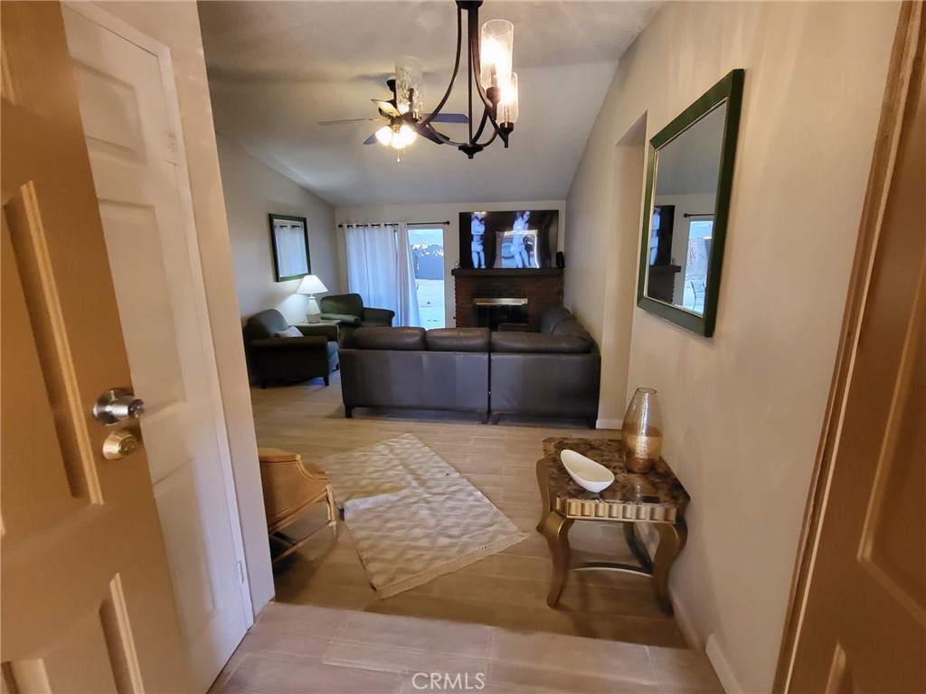 44025 Glenraven Property Photo 5