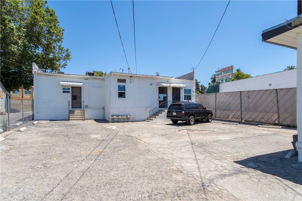 11450 Whittier Property Photo 2