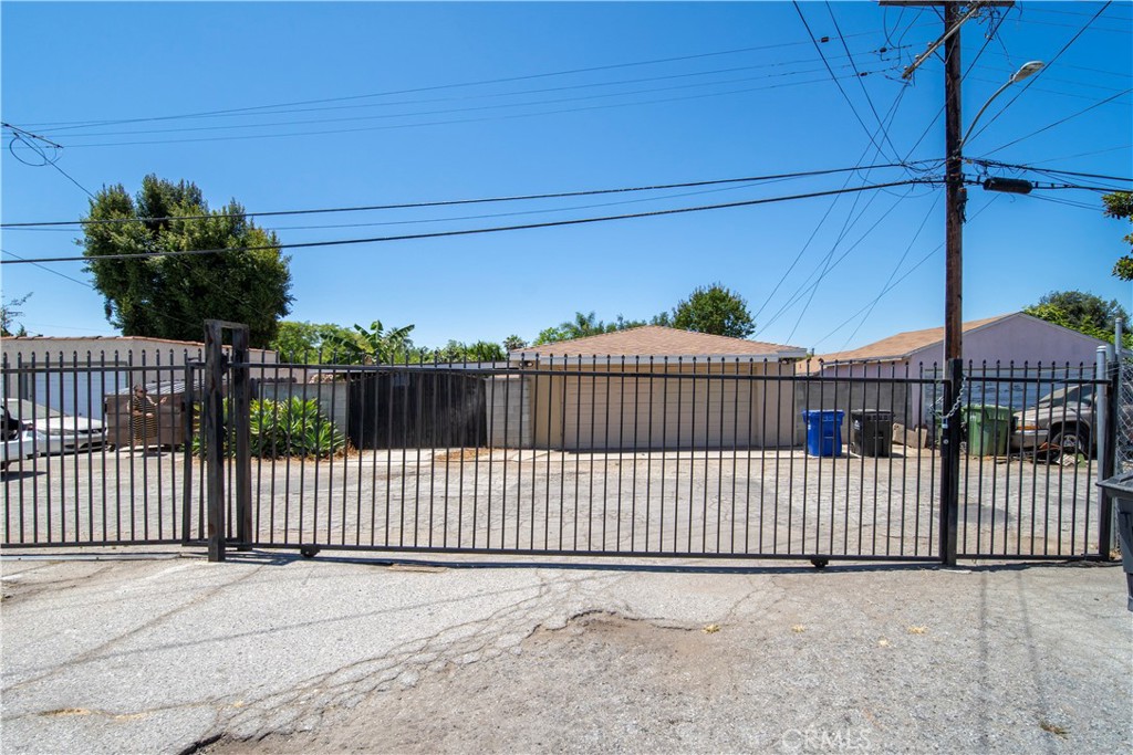 11450 Whittier Property Photo 4