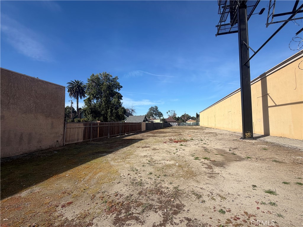 949 Garey Ave Property Photo 4