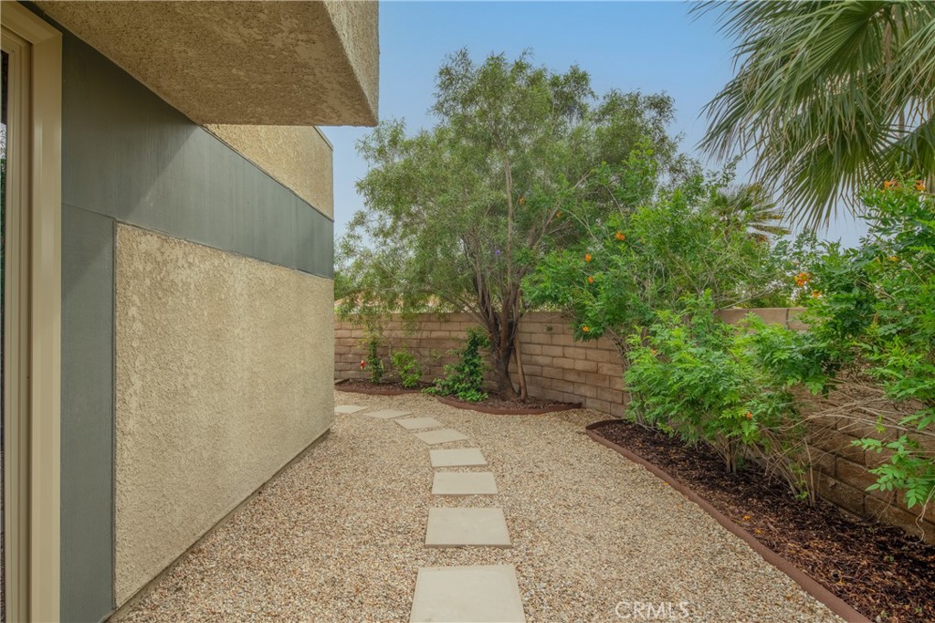 1457 Sunflower Circle N Property Photo 30