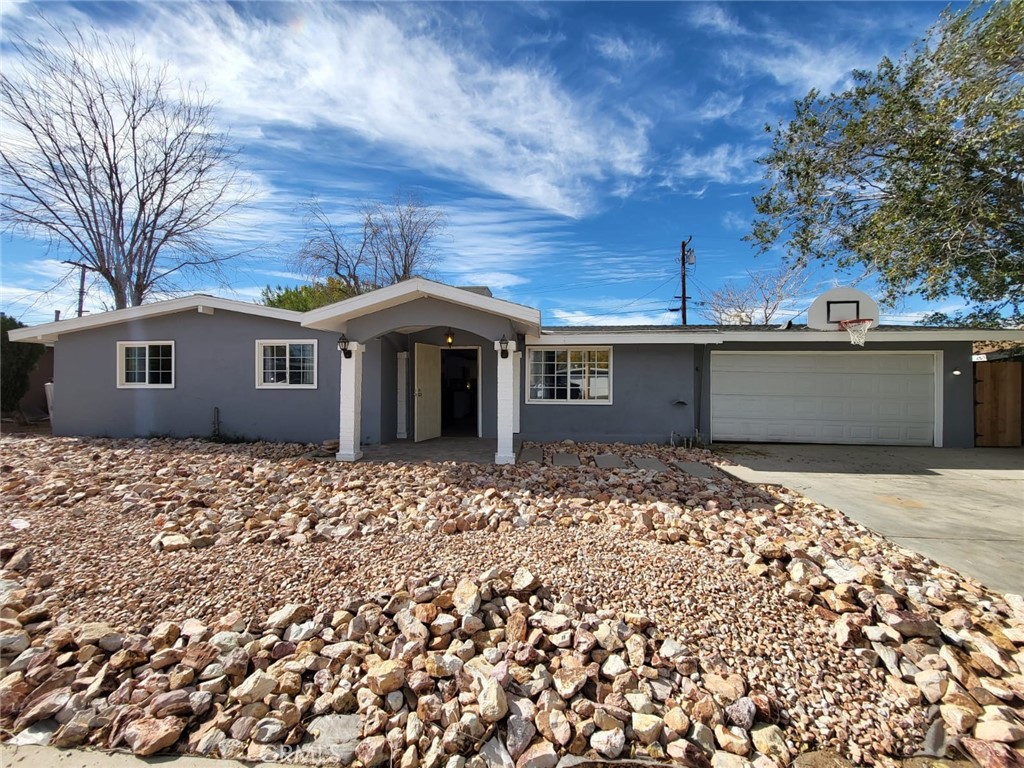38513 32nd E Property Photo 1