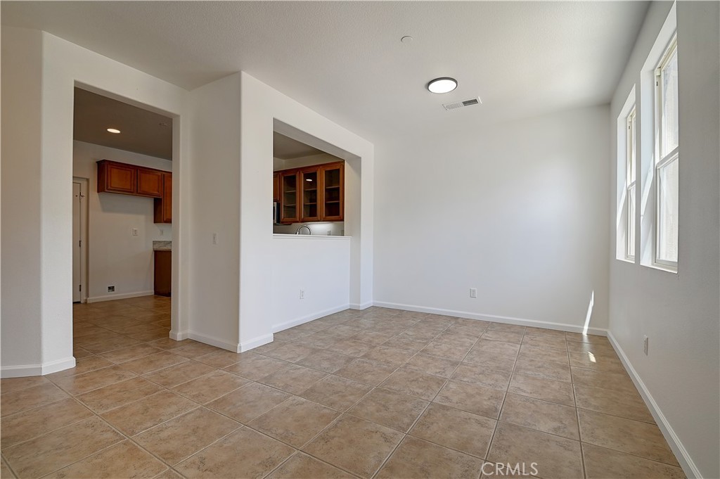 26287 Iris Avenue E Property Photo 5